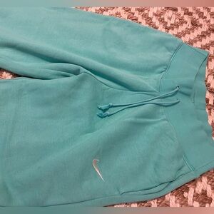 Nike Women’s Oversized Joggers. Small